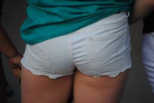 Young teen with a hot tight ass in white shorts-i7cbtopwal.jpg