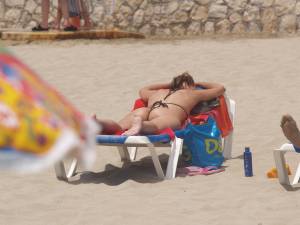 Candid plaz beach voyeur spying girls topless-g7cdoraxya.jpg