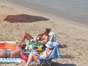 Candid plaz beach voyeur spying girls topless-57cdosiw7p.jpg