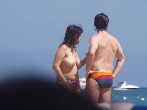 Candid plaz beach voyeur spying girls topless-r7cdot9y71.jpg
