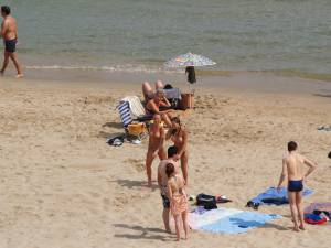 Candid plaz beach voyeur spying girls topless-a7cdoq5lxx.jpg