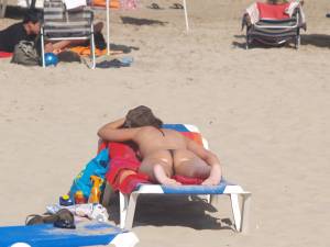 Candid plaz beach voyeur spying girls topless-b7cdotfmg1.jpg