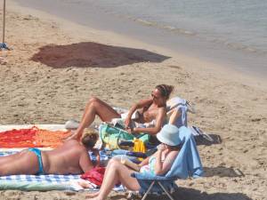 Candid plaz beach voyeur spying girls topless-u7cdos0ieo.jpg