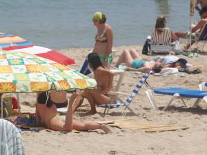 Candid plaz beach voyeur spying girls topless-j7cdorgdly.jpg