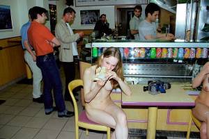 Nude In Public  Public Nudity Flashing Outdoor)-p7cfaj8kzf.jpg
