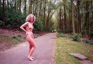 Nude In Public  Public Nudity Flashing Outdoor)-07cfa5p422.jpg