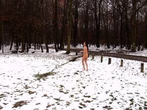 Nude In Public  Public Nudity Flashing Outdoor)-h7cewwwmkt.jpg