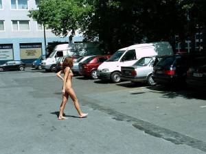 Nude In Public  Public Nudity Flashing Outdoor)-p7cfak8ooa.jpg