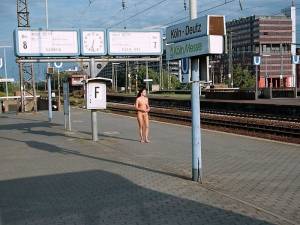 Nude In Public  Public Nudity Flashing Outdoor)-e7cexc0x5z.jpg
