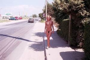Nude In Public  Public Nudity Flashing Outdoor)-27cfa7x4ue.jpg