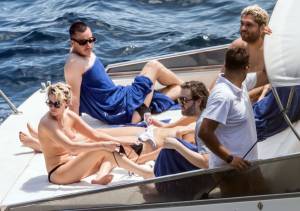 Kristen Stewart - Topless Bikini Candids in Italy-77cg2ekyd2.jpg