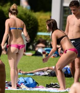 Voyeur Spying College Bikini Teens In Park-o7c0i7shgh.jpg