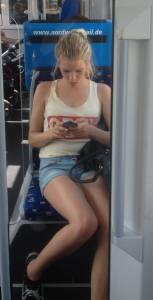 Barefoot Bus Girl Spy Voyeur-g7c3c5h1q7.jpg
