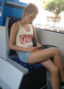 Barefoot Bus Girl Spy Voyeur-j7c3c5ftlu.jpg