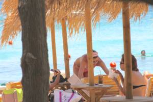 Brunette-babe-caught-topless-in-Paraga-beach%2C-Mykonos%21-e7c3lwu43v.jpg