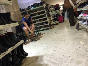 Pantyhose upskirt in shoe store-d7c37qcdd0.jpg