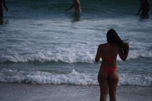 Rio-de-Janeiro%2C-Saquarema-Beach-77c44dfwim.jpg