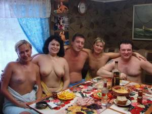 Family Fun in sauna-57c89p2rus.jpg