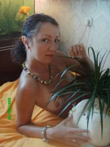 Russian Amateur Mother (104 Pics)s7c8jwdcgn.jpg