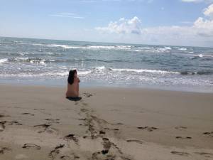 Mother Teaching Daughter On Vacation 2014-47c88ptw4o.jpg