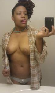 Amateur Black girl with Big tits self shots x6027c8jgp27g.jpg