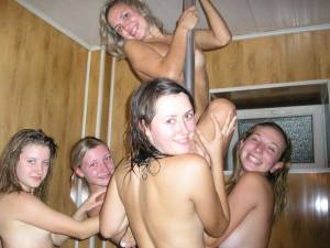 Amateur-girls-having-great-fun-Private-photos-of-cute-naked-girls-811-r7c889wxpr.jpg