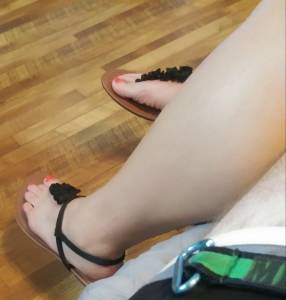 Wifes Sexy Sandaled Feet [x29]o7c8pt7w4f.jpg