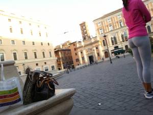 Walking-through-Roma-Italia-Candids-Voyeur-k7claqnzph.jpg