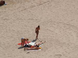 Spying-Girls-Topless-On-Beach-d7cllrakqz.jpg