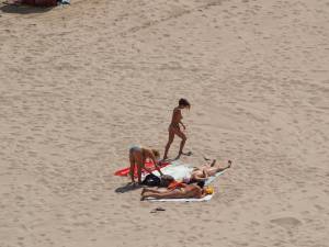 Spying Girls Topless On Beachy7cllqxw5f.jpg