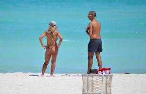 Spying-couple-on-the-beach-from-cafeteria-x20-t7cllq1qxx.jpg