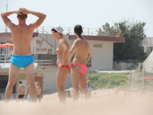 Topless-girl-on-the-beach-%5Bx15%5D-o7cm3t0ieb.jpg