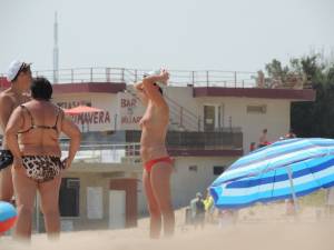 Topless girl on the beach [x15]-a7cm3swd6o.jpg