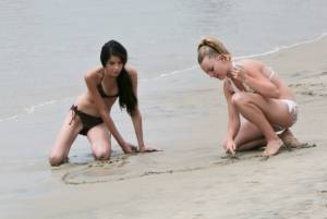 Teen Beach Voyeur Spy - Writing in the sand-47cn4n1s35.jpg