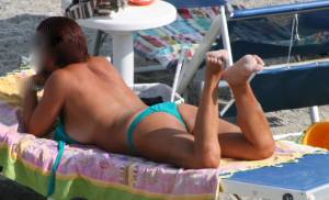 Italian girls on the beach mix-w7cn52aevk.jpg