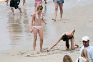 Teen Beach Voyeur Spy - Writing in the sand-b7cn4nd3ii.jpg