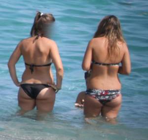 Italian girls on the beach mix-67cn511afl.jpg