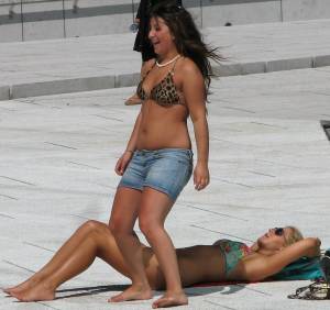 Two girls in bikini taning-x7co5wcqla.jpg