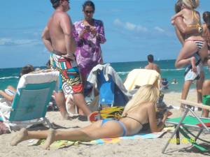 Spying sexy beach teens @2010-z7cpd5xl2w.jpg