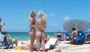 Spying sexy beach teens @2010b7cpd5dnfl.jpg