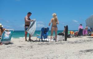 Spying sexy beach teens @2010-t7cpd4m4nv.jpg