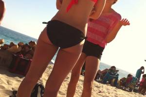 Spying-Italian-Girls-On-The-Beach-...-Che-Culo%21%21-h7cpentnvi.jpg