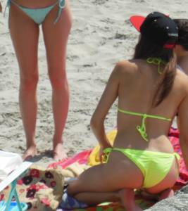 Spying-Bikini-MILF-Mother-On-The-Beach-m7cpcpgkrg.jpg