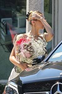Bella Hadid - Leaving a floral shop in LA - Aug 4 -k7cqw2sdec.jpg