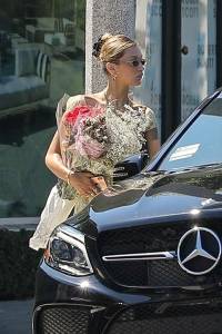 Bella Hadid - Leaving a floral shop in LA - Aug 4 -i7cqw29n75.jpg