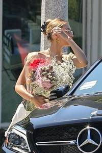 Bella Hadid - Leaving a floral shop in LA - Aug 4 -c7cqw2oj6d.jpg