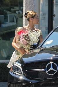 Bella Hadid - Leaving a floral shop in LA - Aug 4 -57cqw2k03j.jpg