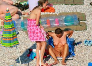Spying Voyeur Mother & Daugther Nude Beach x28o7cs9grait.jpg