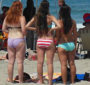 Three hotties stripping off short shorts to reveal bikinis-q7cts6ssty.jpg