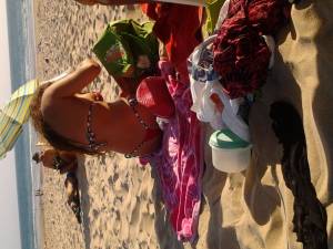 Woman-on-the-Beach-2013-Repost-37ctr1e064.jpg